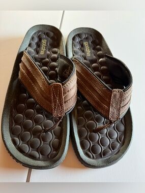 Gotcha man Brown Leather-Look Thong Sandals